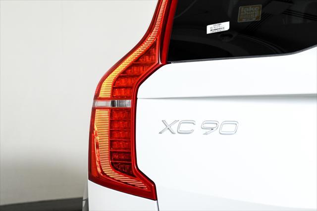 Photo of 2022 CRYSTAL WHITE MET Volvo XC90 Recharge Plug-In Hybrid