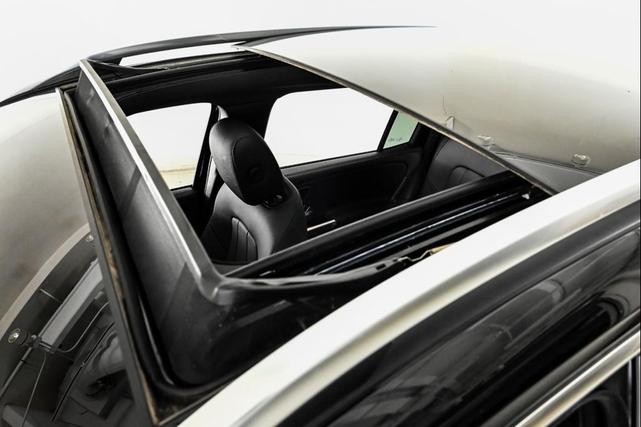 Photo of 2024 Night Black Mercedes-Benz GLB 250