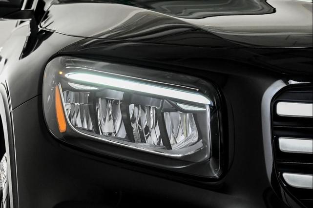Photo of 2024 Night Black Mercedes-Benz GLB 250