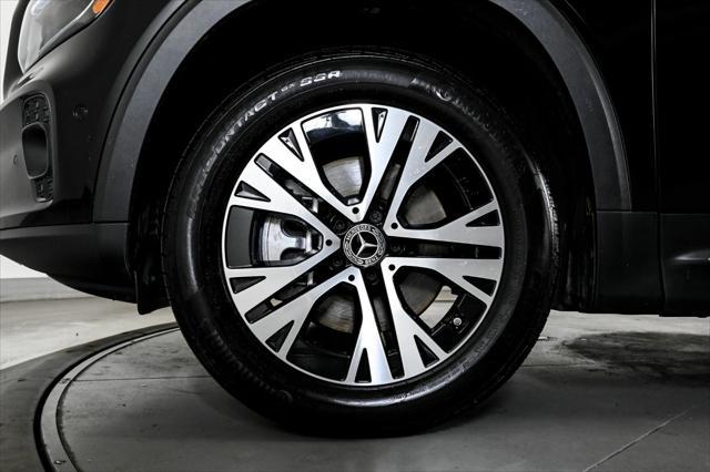 Photo of 2025 Night Black Mercedes-Benz GLB 250