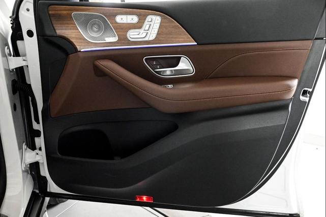 Photo of 2025 Polar White Mercedes-Benz GLE 450e