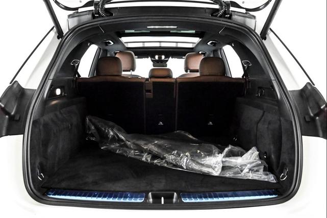 Photo of 2025 Polar White Mercedes-Benz GLE 450e