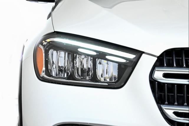 Photo of 2025 Polar White Mercedes-Benz GLE 450e