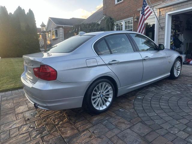 Photo of 2011 Silver BMW 335