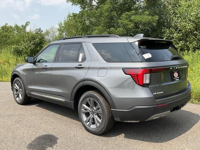 Photo of 2025 Carbonized Gray Metallic Ford Explorer