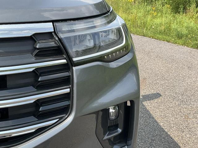 Photo of 2025 Carbonized Gray Metallic Ford Explorer
