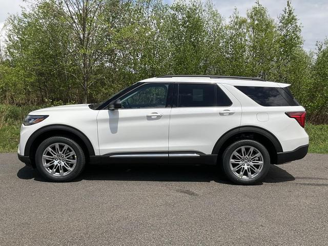 Photo of 2025 Star White Metallic Tri-Coat Ford Explorer