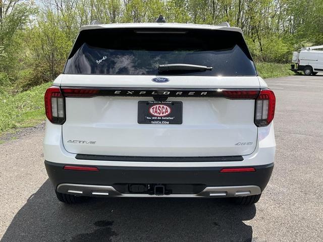 Photo of 2025 Star White Metallic Tri-Coat Ford Explorer