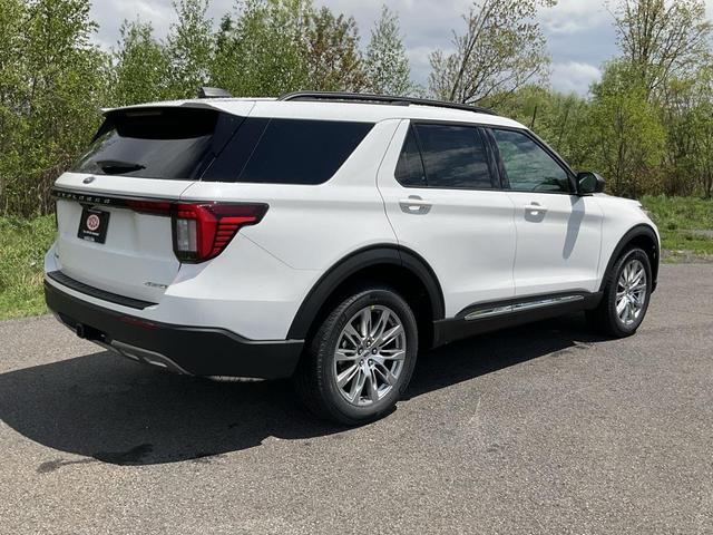 Photo of 2025 Star White Metallic Tri-Coat Ford Explorer