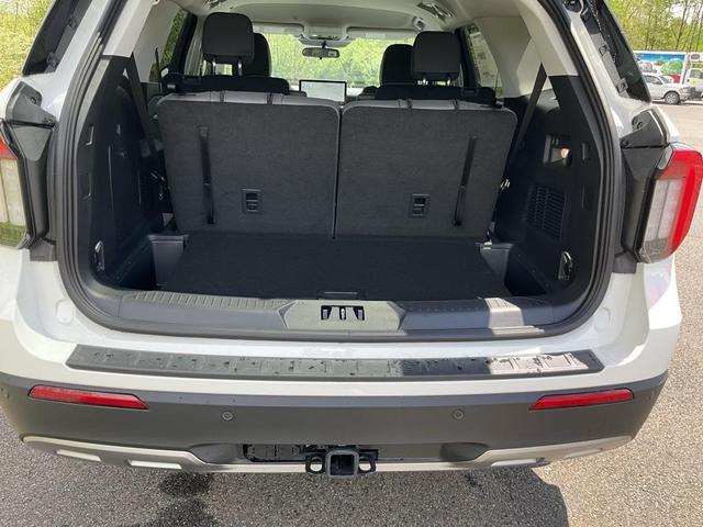 Photo of 2025 Star White Metallic Tri-Coat Ford Explorer