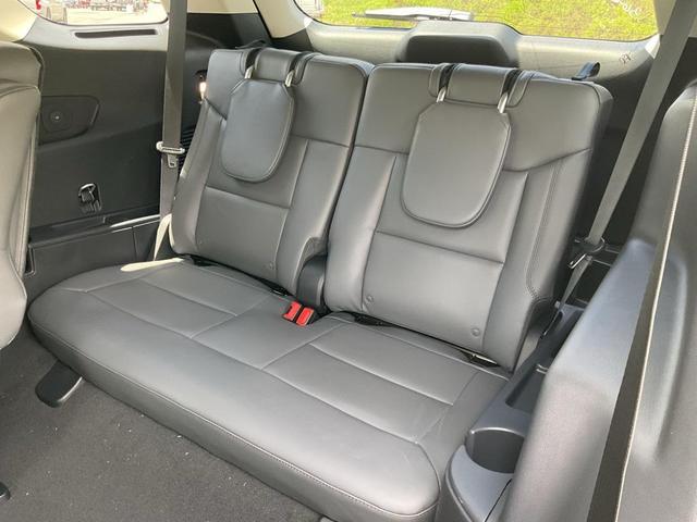 Photo of 2025 Star White Metallic Tri-Coat Ford Explorer