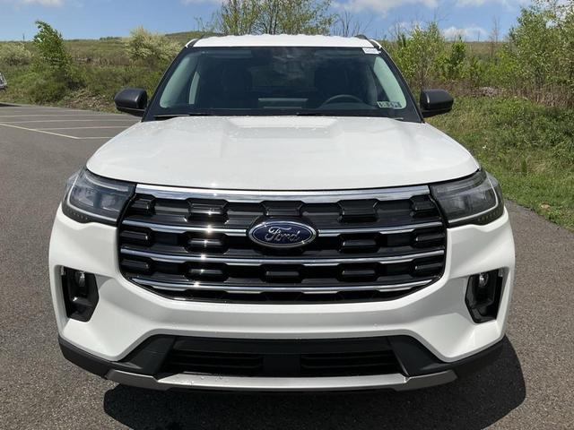 Photo of 2025 Star White Metallic Tri-Coat Ford Explorer