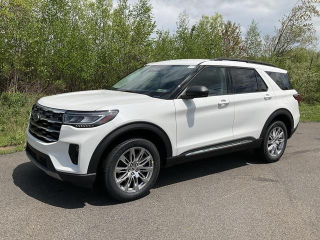 Photo of 2025 Star White Metallic Tri-Coat Ford Explorer