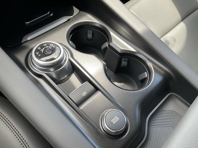 Photo of 2025 Star White Metallic Tri-Coat Ford Explorer