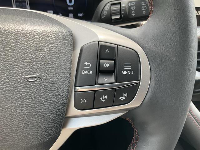 Photo of 2025 Star White Metallic Tri-Coat Ford Explorer