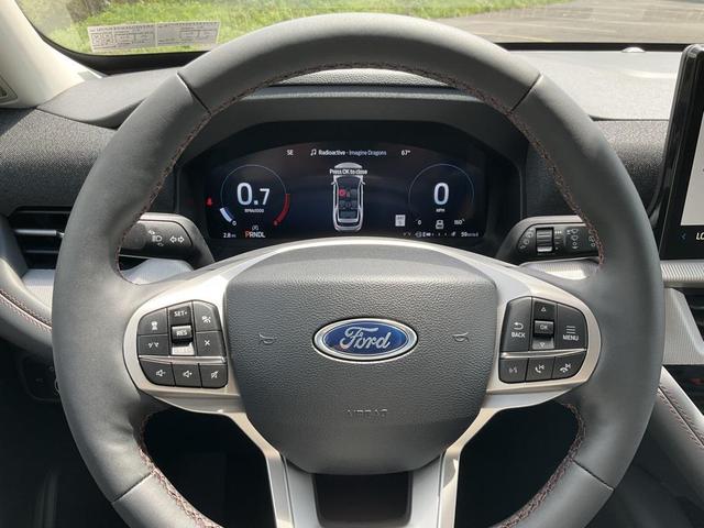 Photo of 2025 Star White Metallic Tri-Coat Ford Explorer