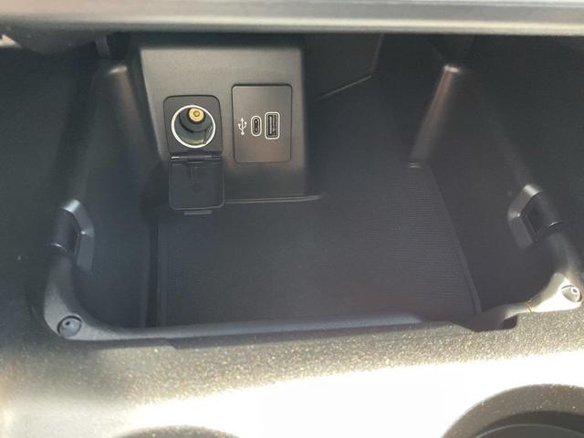 Photo of 2025 Star White Metallic Tri-Coat Ford Explorer