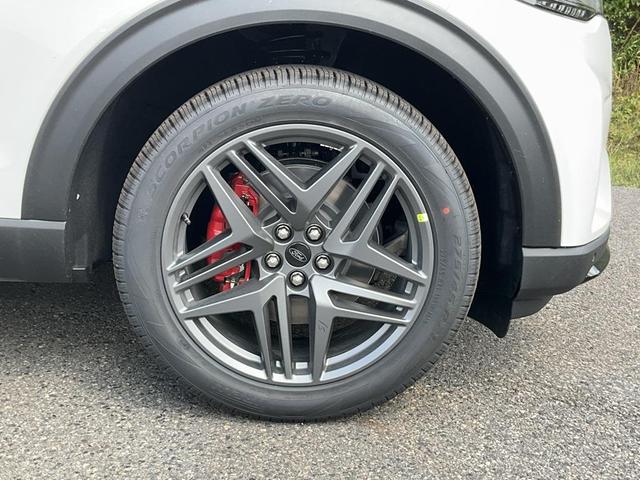 Photo of 2025 Star White Metallic Tri-Coat Ford Explorer