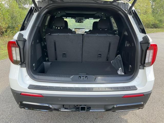 Photo of 2025 Star White Metallic Tri-Coat Ford Explorer