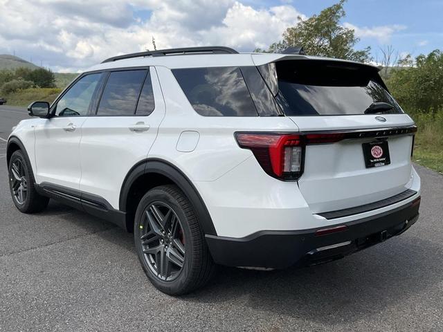 Photo of 2025 Star White Metallic Tri-Coat Ford Explorer