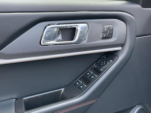 Photo of 2025 Star White Metallic Tri-Coat Ford Explorer