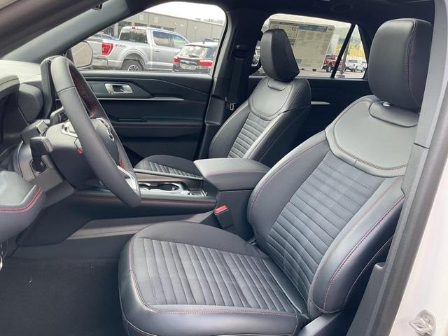 Photo of 2025 Star White Metallic Tri-Coat Ford Explorer