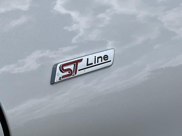 Photo of 2025 Star White Metallic Tri-Coat Ford Explorer