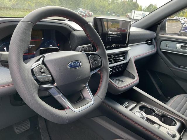 Photo of 2025 Star White Metallic Tri-Coat Ford Explorer