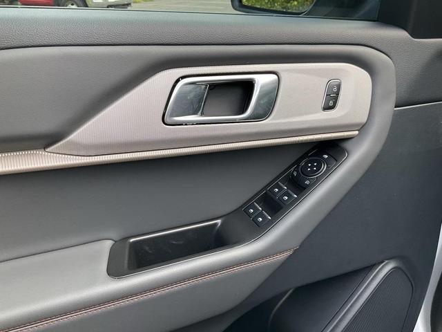 Photo of 2025 Space White Metallic Ford Explorer