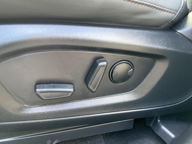 Photo of 2025 Space White Metallic Ford Explorer