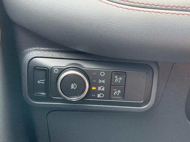Photo of 2025 Space White Metallic Ford Explorer