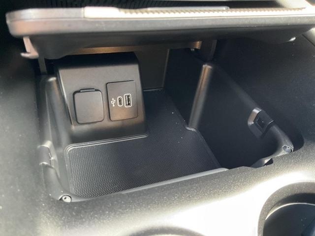 Photo of 2025 Space White Metallic Ford Explorer