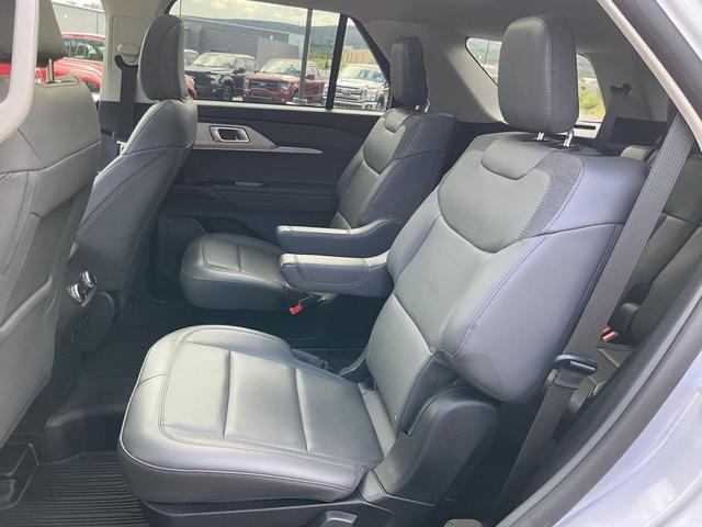 Photo of 2025 Space White Metallic Ford Explorer