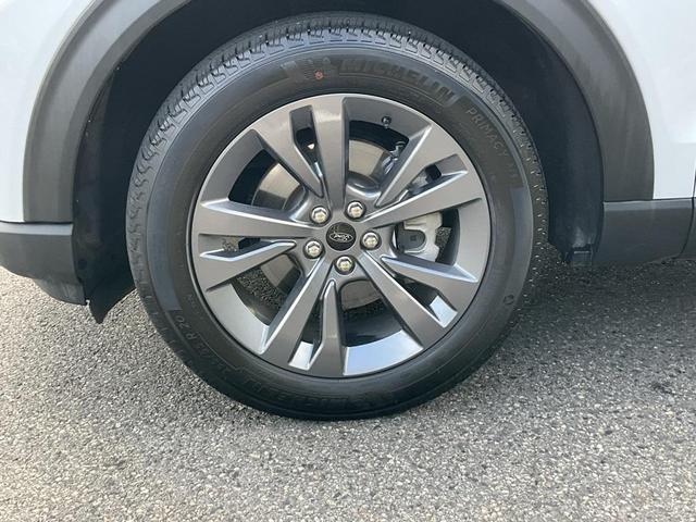 Photo of 2025 Space White Metallic Ford Explorer