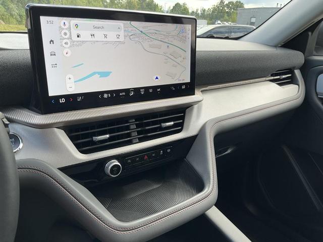 Photo of 2025 Space White Metallic Ford Explorer
