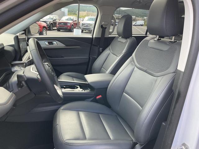Photo of 2025 Space White Metallic Ford Explorer