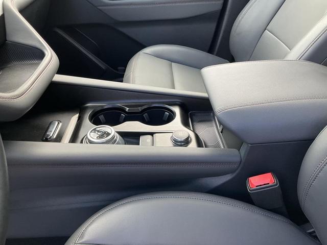 Photo of 2025 Space White Metallic Ford Explorer