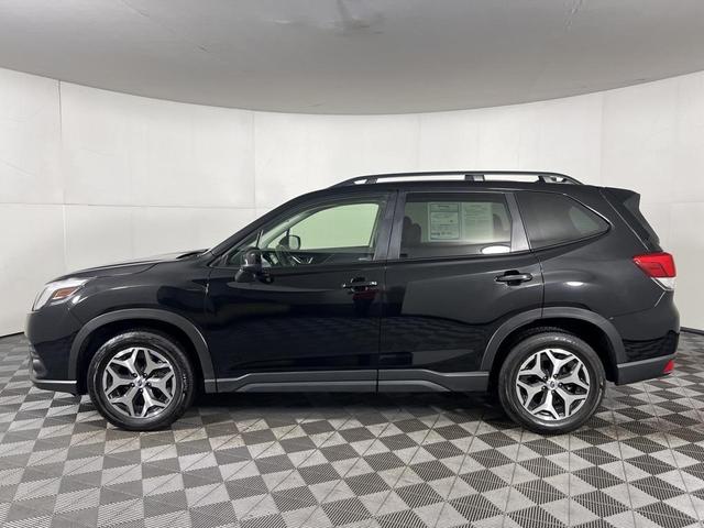 Photo of 2024 Crystal Black Silica Subaru Forester