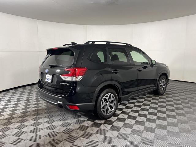 Photo of 2024 Crystal Black Silica Subaru Forester