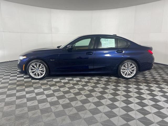 Photo of 2023 Tanzanite Blue II Metallic BMW 330e