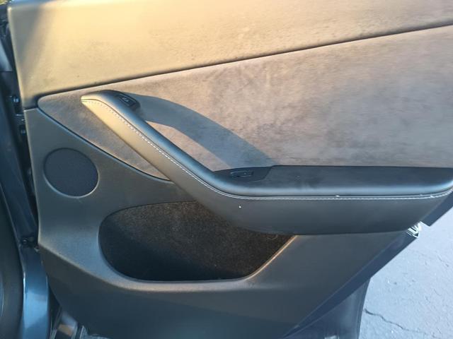 Photo of 2022 Gray Tesla Model Y