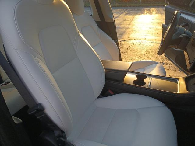 Photo of 2022 Gray Tesla Model Y