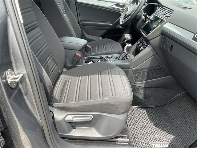 Photo of 2024 Platinum Gray Metallic Volkswagen Tiguan