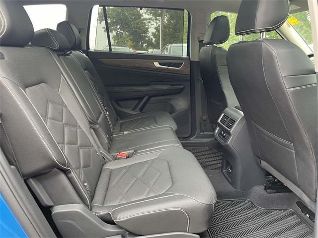 Photo of 2025 Mountain Lake Blue Metallic Volkswagen Atlas