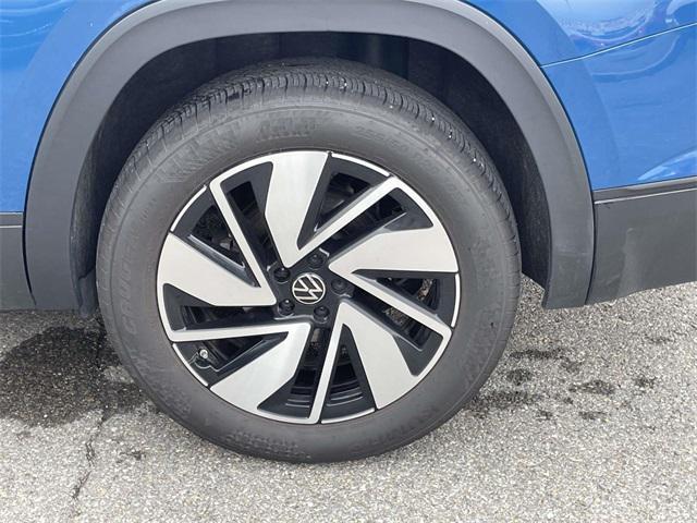 Photo of 2025 Mountain Lake Blue Metallic Volkswagen Atlas