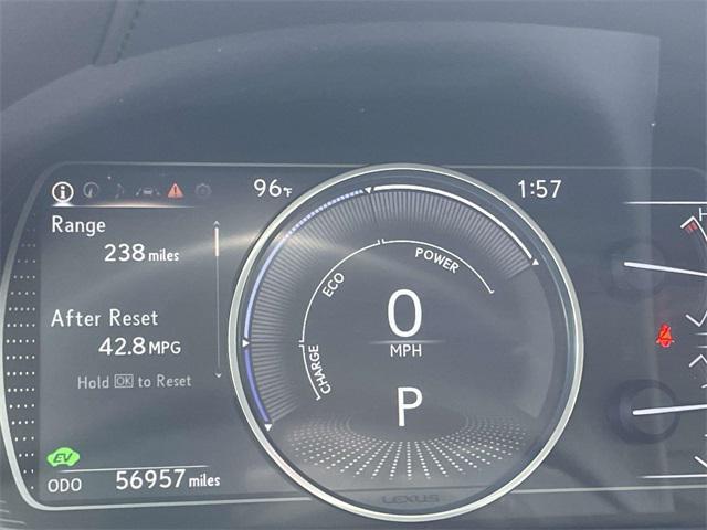 Photo of 2019 Silver Lining Metallic Lexus ES 300h