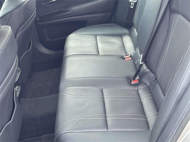 Photo of 2019 Silver Lining Metallic Lexus ES 300h