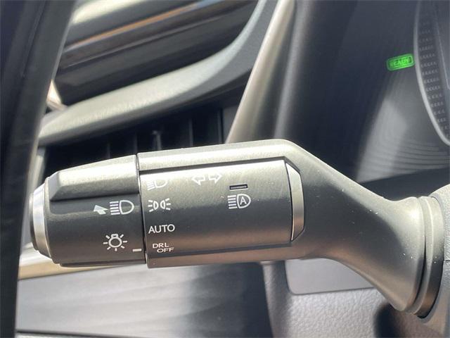 Photo of 2019 Silver Lining Metallic Lexus ES 300h