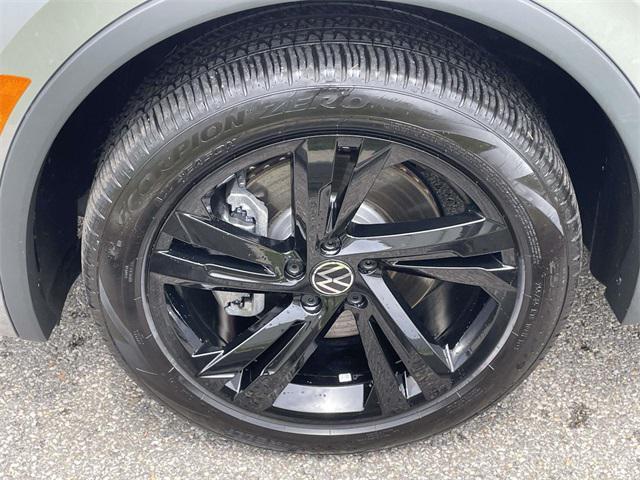 Photo of 2024 Pyrite Silver Metallic Volkswagen Tiguan