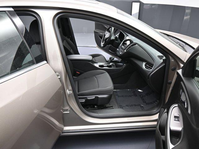 Photo of 2024 Mineral Gray Metallic Chevrolet Malibu